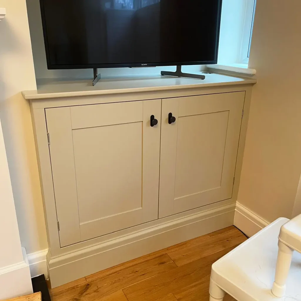 SKYLINE JOINERY AND INSTALL STOCKPORT - BESPOKE TV MEDIA CABINET 01 SQ